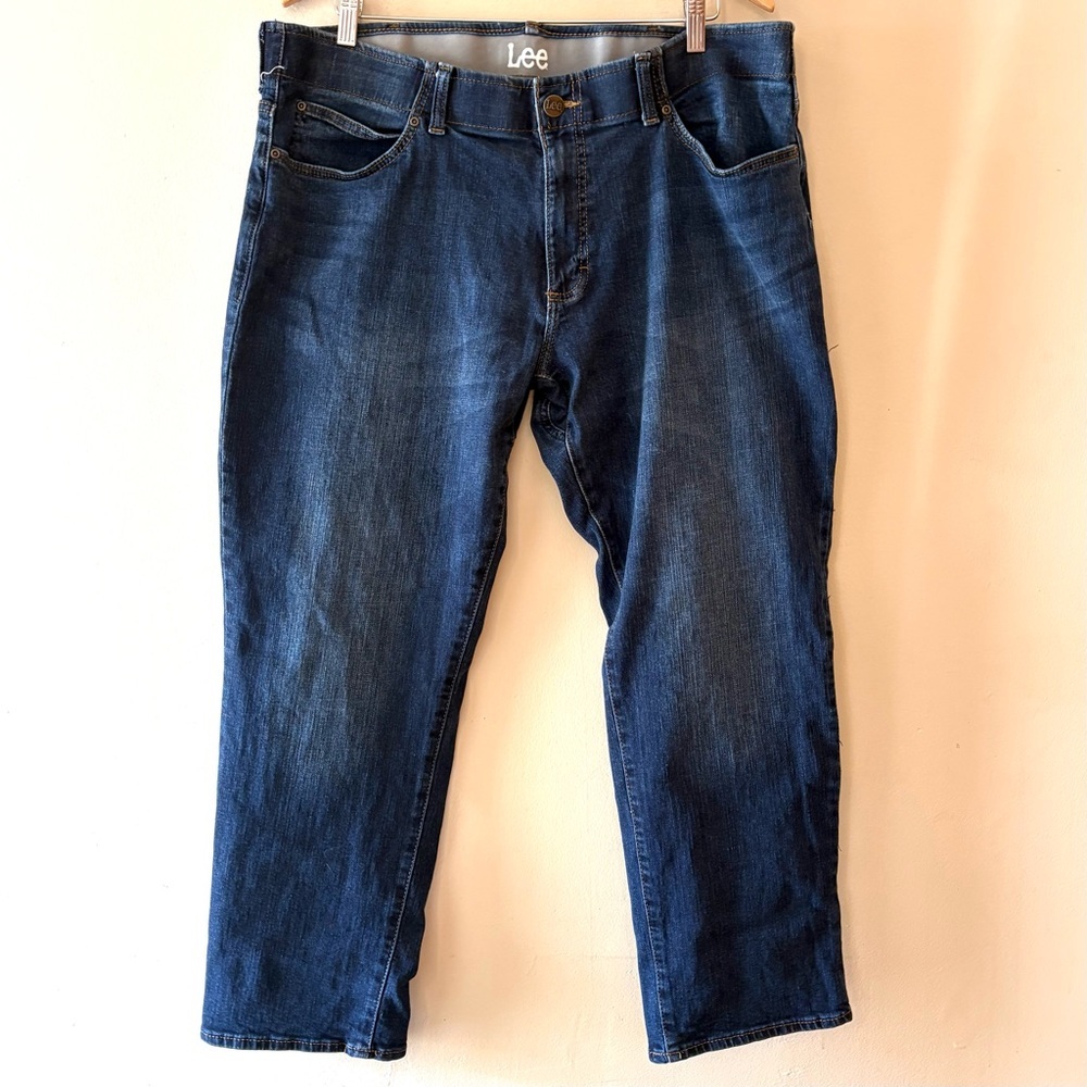 Lee Men’s Relaxed Straight Leg Jeans Dark Wash Blue, Sz 38x30, fit shorter.